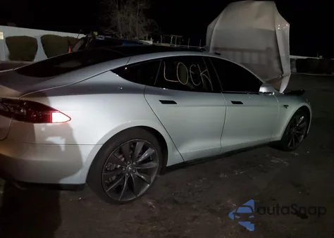 2014 Tesla Model S z USA, uszkodzony, nr VIN 5YJSA1H11EFP49407